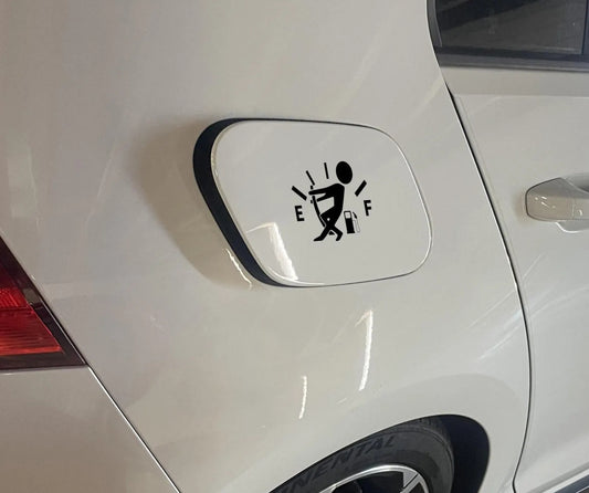 Lege tankdop sticker op een auto
